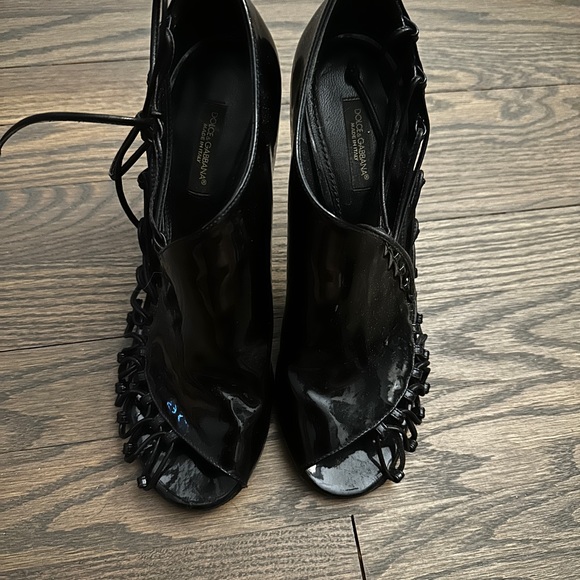 Dolce and Gabbana Lace Up Booty Pump - Picture 2 of 7